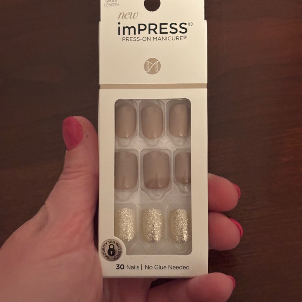 imPRESS Elegant Beige and Gold Press-On Nails